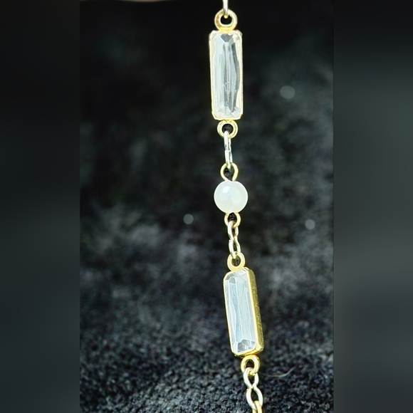 Two-Tone Clear Acrylic or Glass& Simulated Pearl Necklace Vintage Unknown Brand - Picture 5 of 6